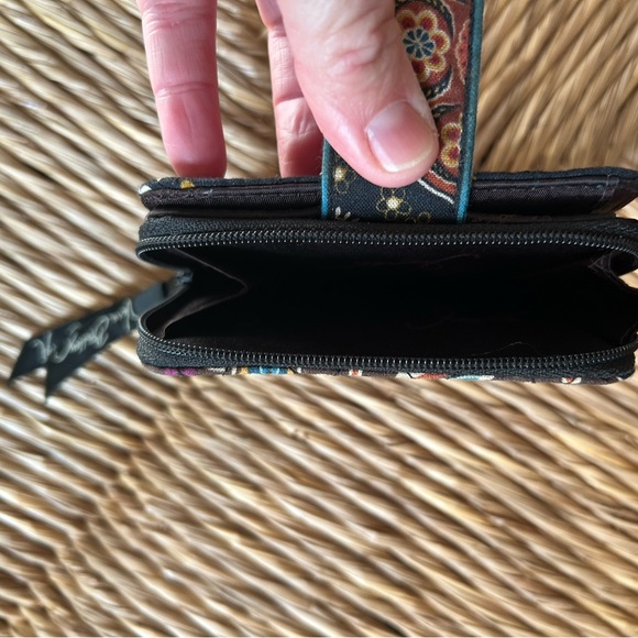 Vera Bradley Kensington wallet 🤎 - Picture 7 of 7